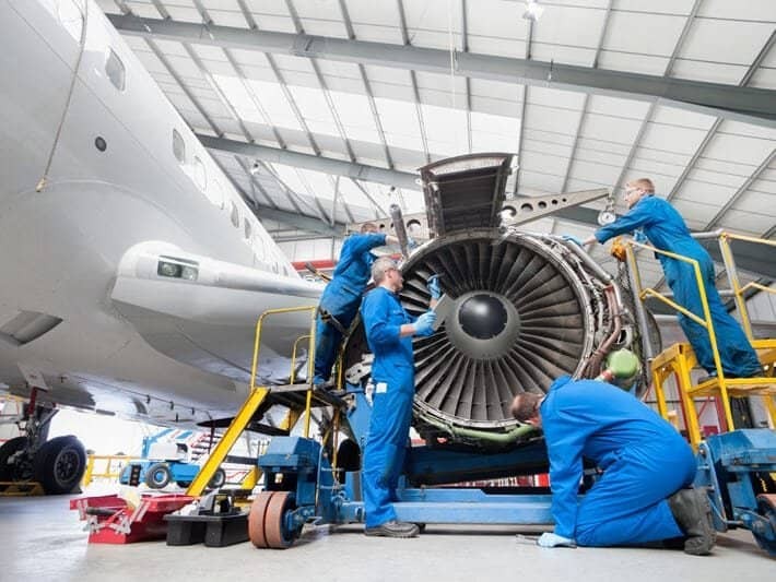 A technológia szárnyal: RFID és QR-kódok a repülési eszközök kezelésében