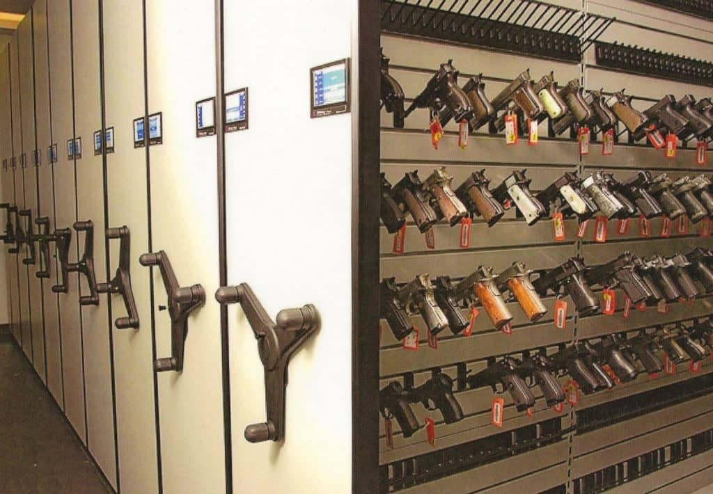 Fegyverbiztonság fokozása RFID-vel: intelligens szekrények, UHF antennák és valós idejű követés